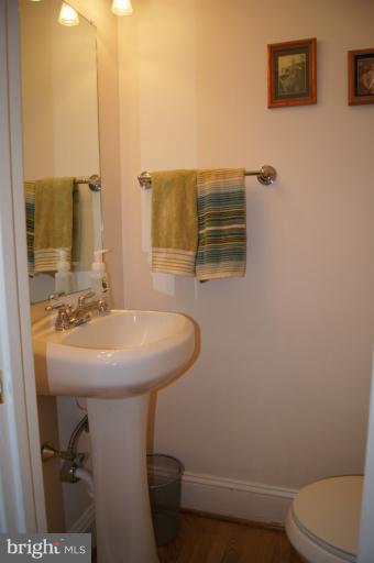 522 Murdock Road Baltimore, MD 21212 - Photo 8 of 30 First floor half bathroom