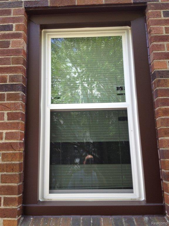 22020 Rausch Avenue Eastpointe, MI 48021 - Photo 9 of 13 Newer Vinyl Windows.JPG