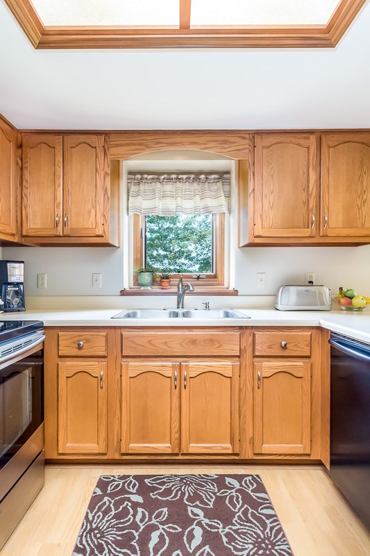 8929 Spring View Drive Fort Wayne, IN 46804 - Photo 12 of 35