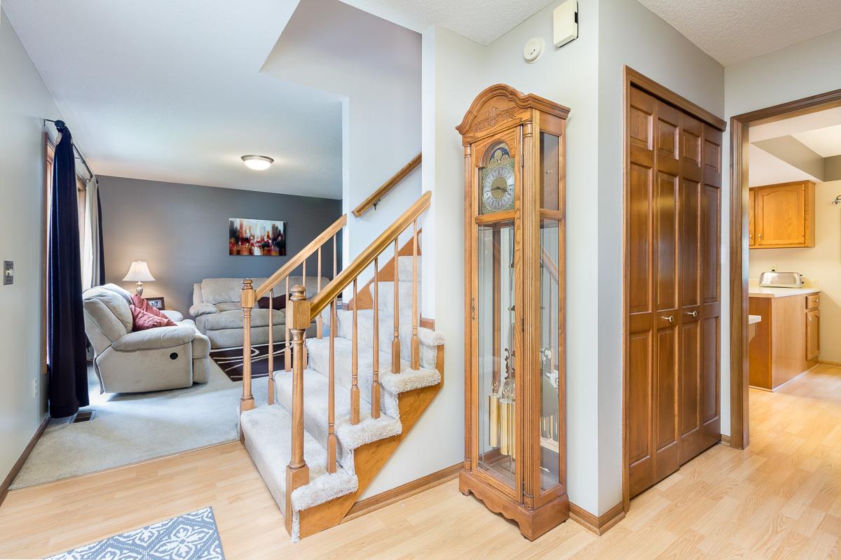 8929 Spring View Drive Fort Wayne, IN 46804 - Photo 5 of 35