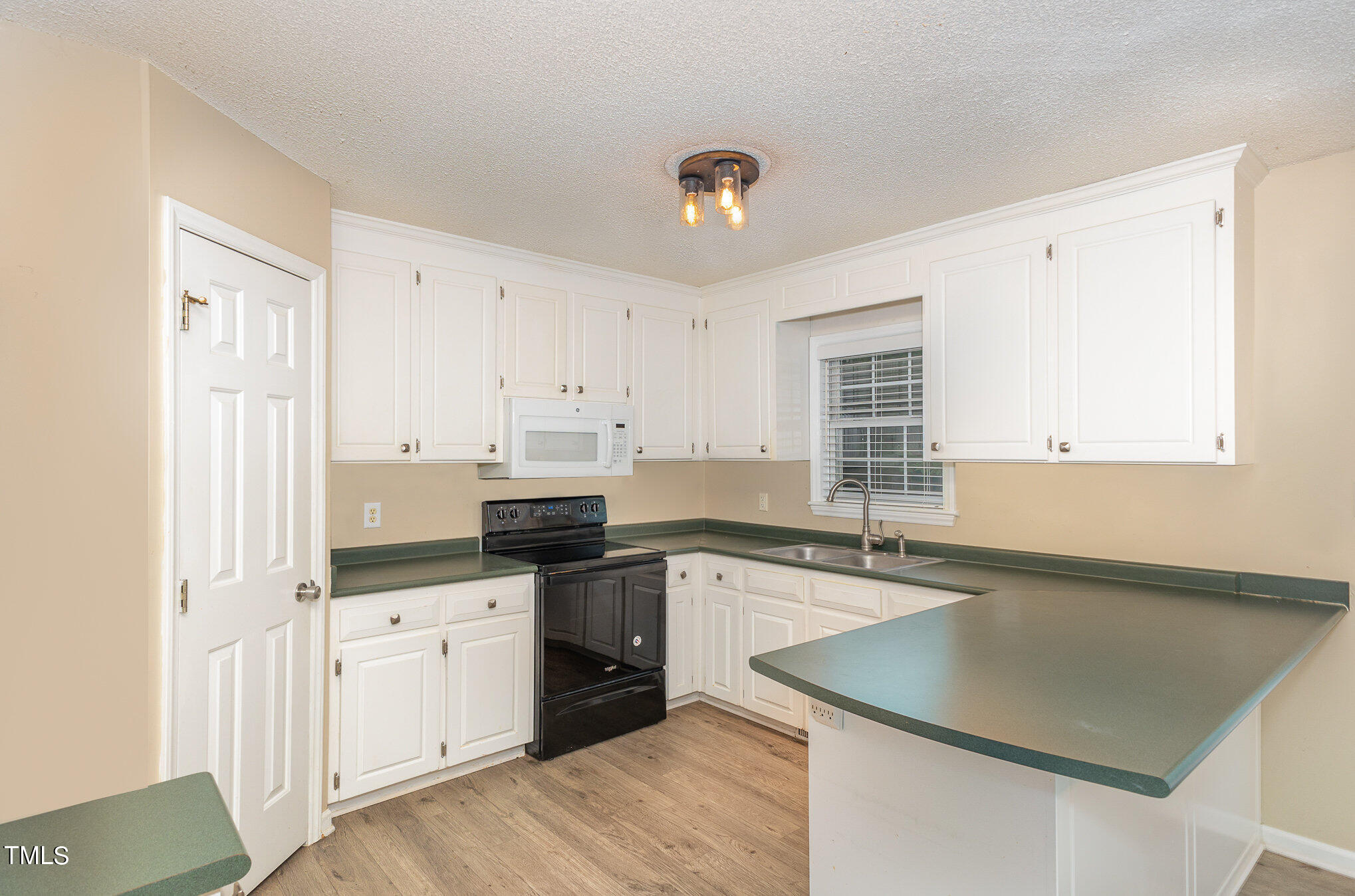 204 Beaver Ridge Way Benson, NC 27504 - Photo 12 of 27 010_bc4a7424-edit