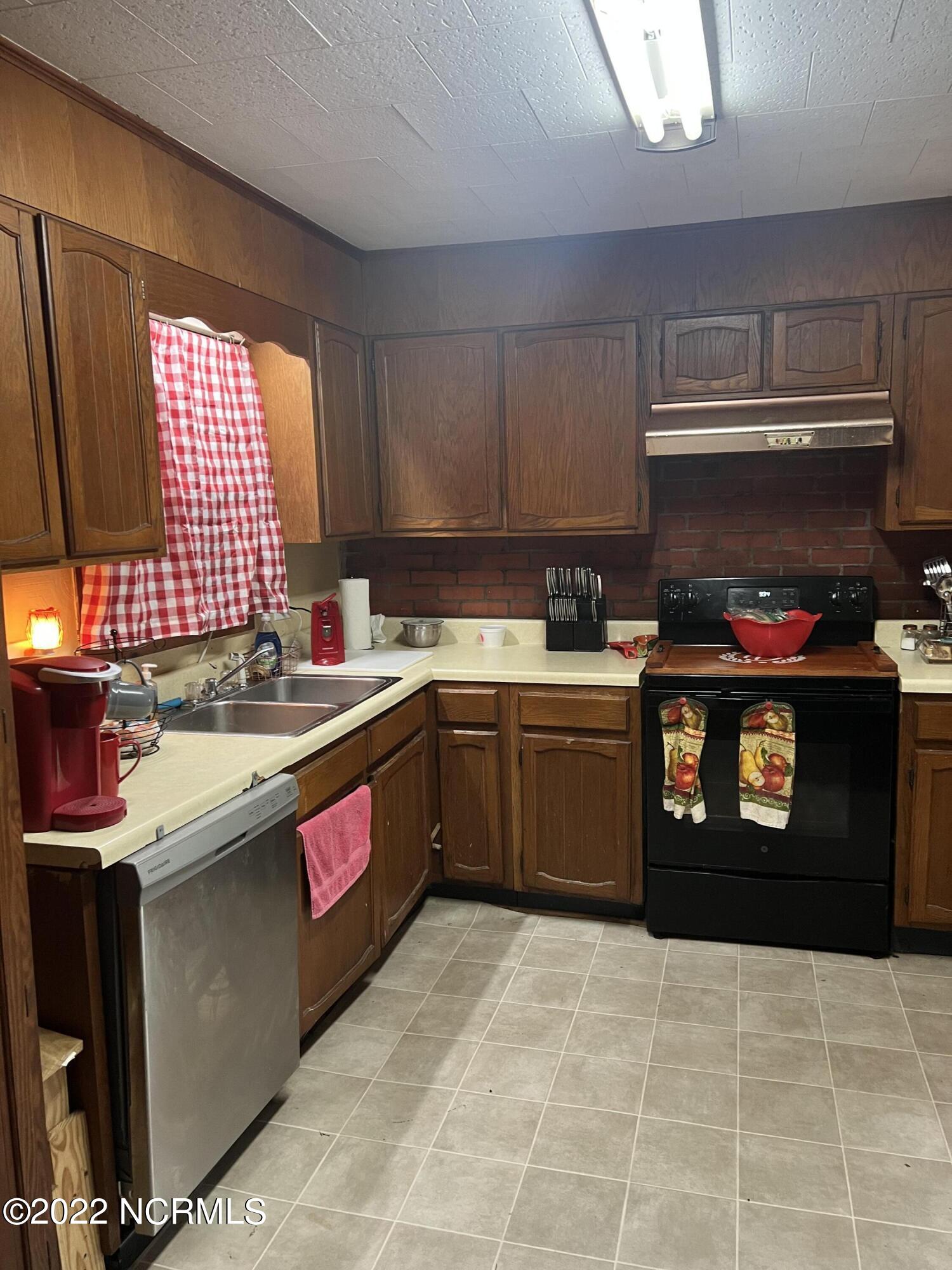 225 South Randolph Street Rockingham, NC 28379 - Photo 5 of 18 kitchen