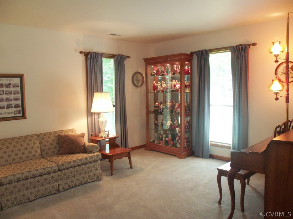 11340 Winterpock Road Chesterfield, VA 23838 - Photo 4 of 23 a living room with furniture and a window
