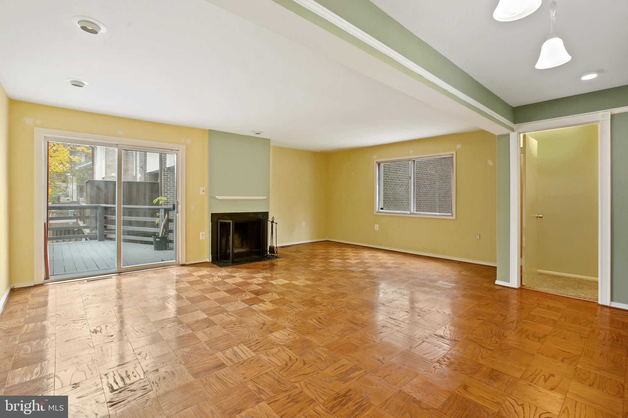 1955 Greenberry Road Baltimore, MD 21209 - Photo 11 of 38 Gallery Image 11