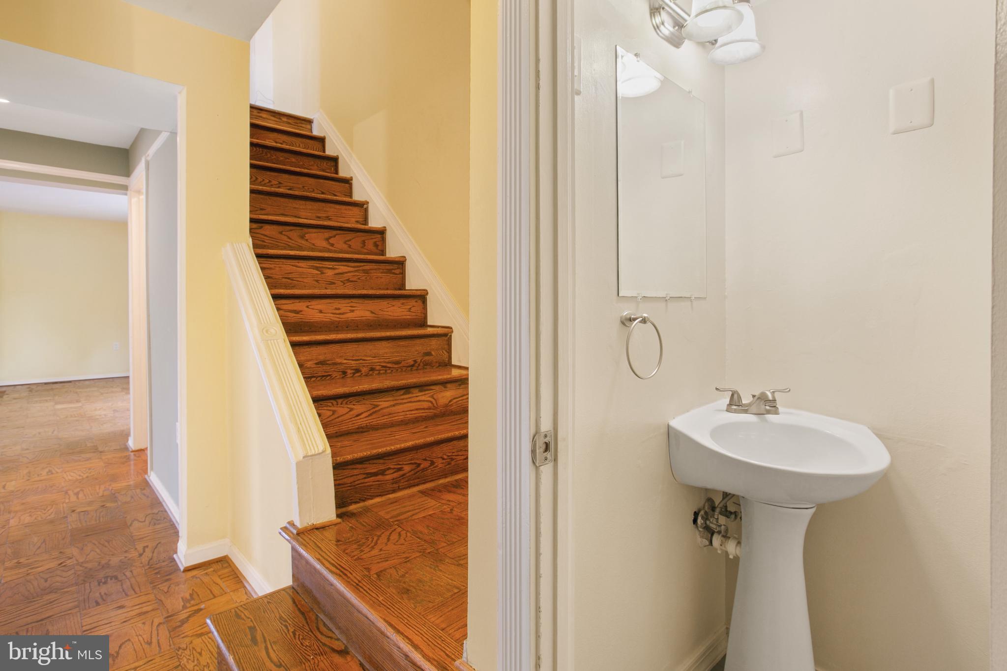 1955 Greenberry Road Baltimore, MD 21209 - Photo 4 of 38 Gallery Image 4