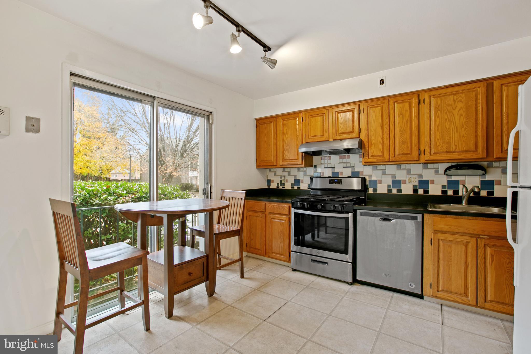 1955 Greenberry Road Baltimore, MD 21209 - Photo 6 of 38 Gallery Image 6
