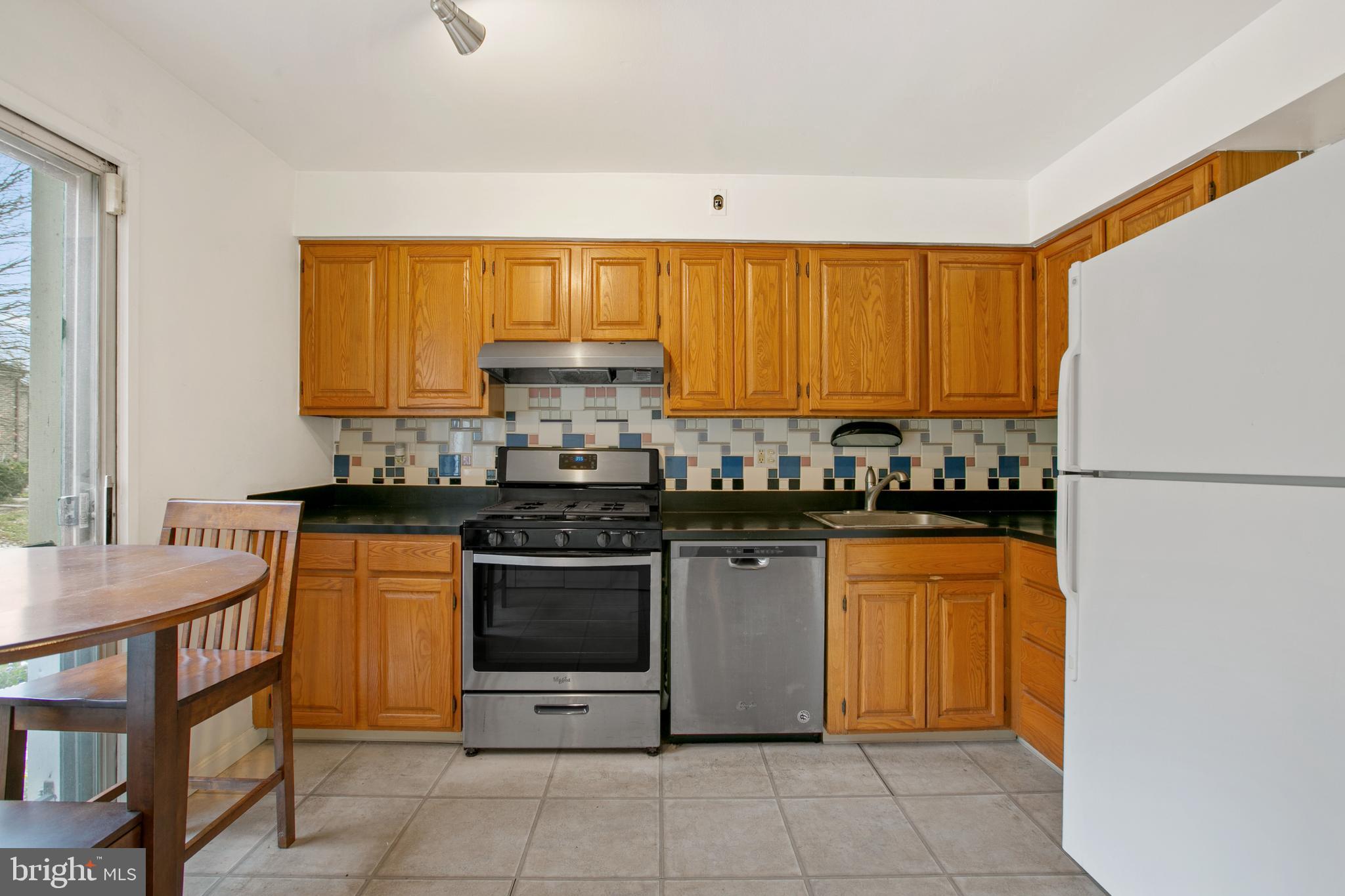 1955 Greenberry Road Baltimore, MD 21209 - Photo 7 of 38 Gallery Image 7