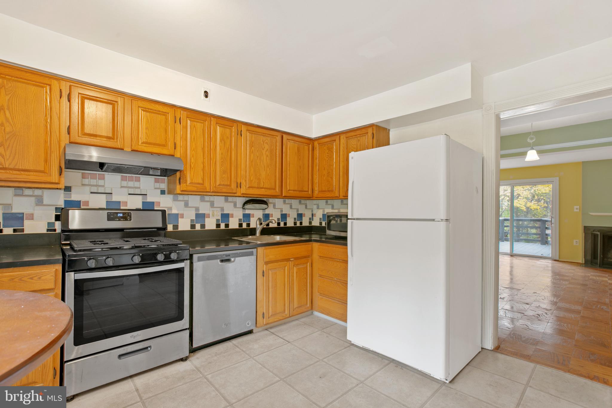 1955 Greenberry Road Baltimore, MD 21209 - Photo 8 of 38 Gallery Image 8