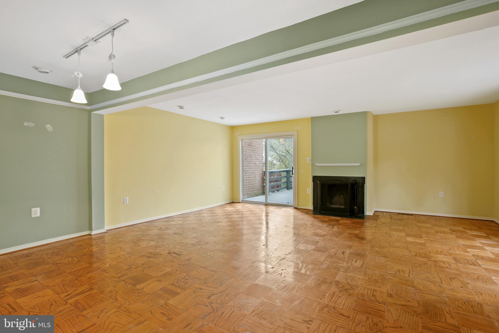 1955 Greenberry Road Baltimore, MD 21209 - Photo 10 of 38 Gallery Image 10