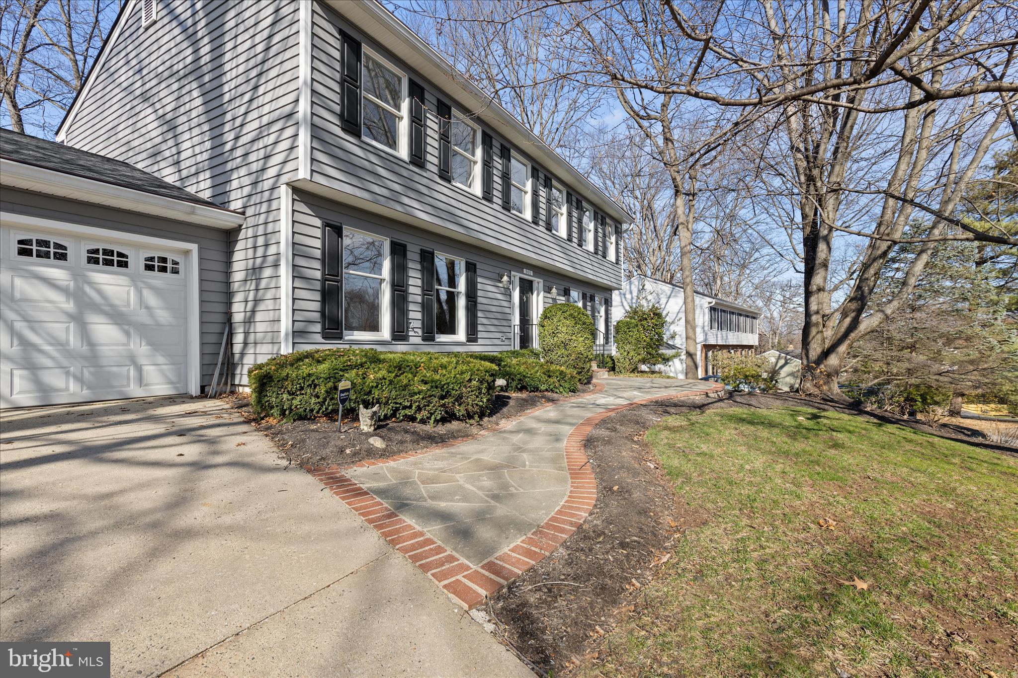 865 Moffett Forge Road Herndon, VA 20170 - Photo 5 of 62 a view of a building with a yard