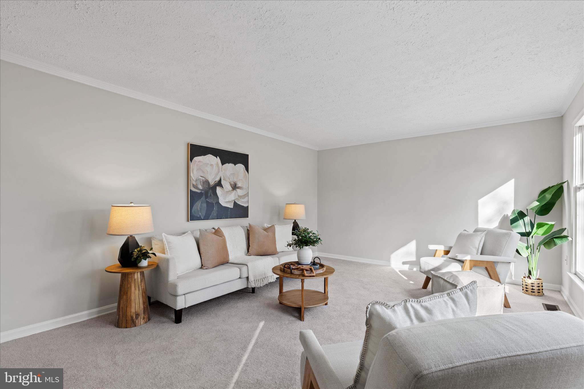 865 Moffett Forge Road Herndon, VA 20170 - Photo 9 of 62 a living room with furniture and a lamp