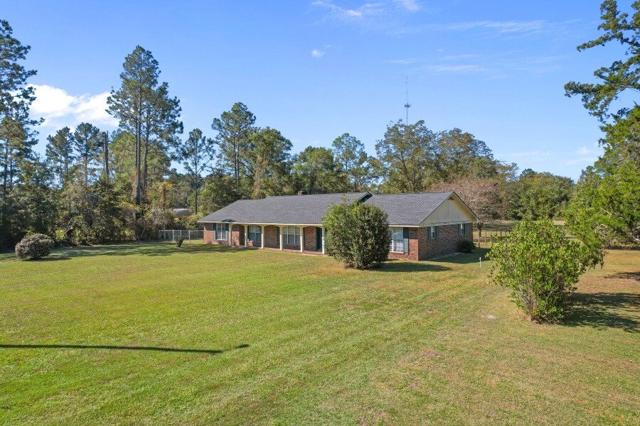 1602 Smith Road Waycross, GA 31503 - Photo 3 of 58