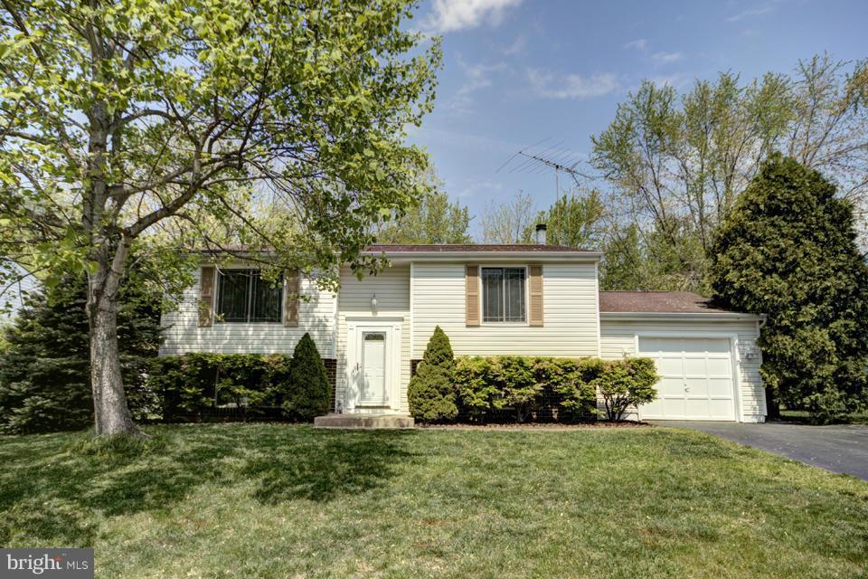 5815 Heming Avenue Springfield, VA 22151 - Photo 1 of 27 Exterior (Front)
