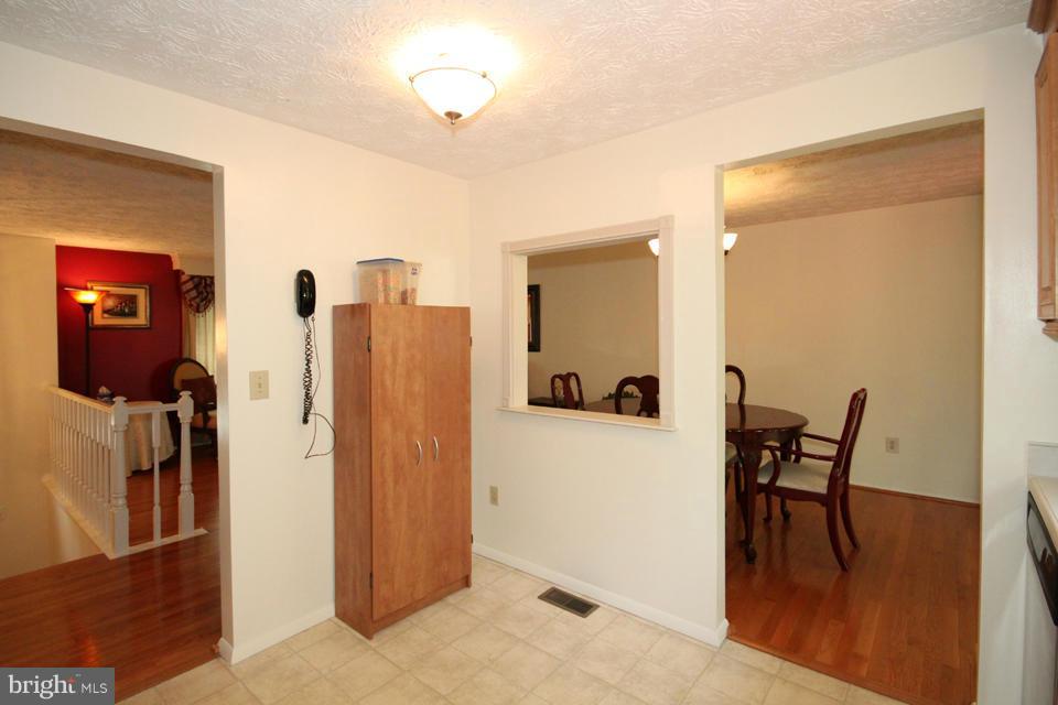 5815 Heming Avenue Springfield, VA 22151 - Photo 11 of 27 Kitchen