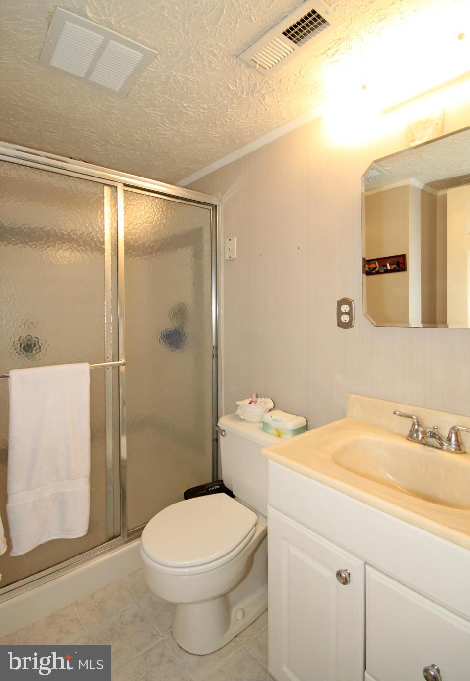 5815 Heming Avenue Springfield, VA 22151 - Photo 16 of 27 Bath