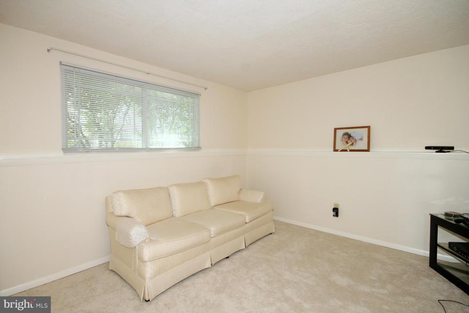 5815 Heming Avenue Springfield, VA 22151 - Photo 18 of 27 Bedroom