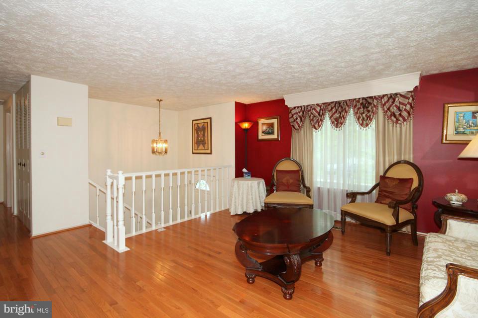 5815 Heming Avenue Springfield, VA 22151 - Photo 3 of 27 Living Room