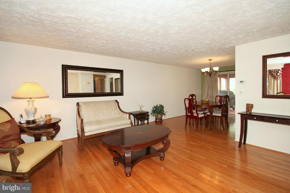 5815 Heming Avenue Springfield, VA 22151 - Photo 4 of 27 Living Room