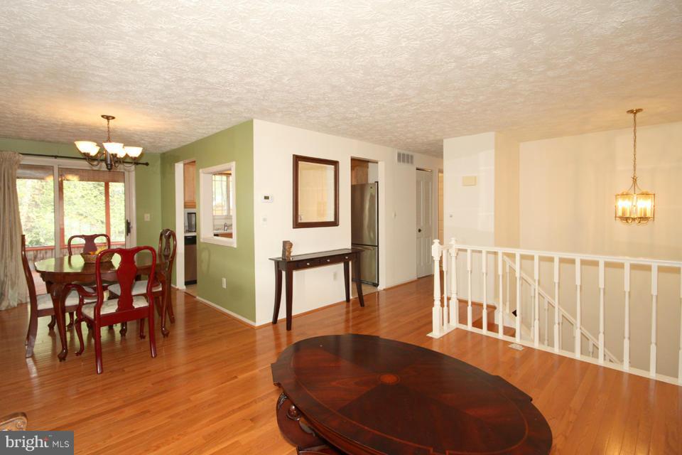 5815 Heming Avenue Springfield, VA 22151 - Photo 5 of 27 Living Room