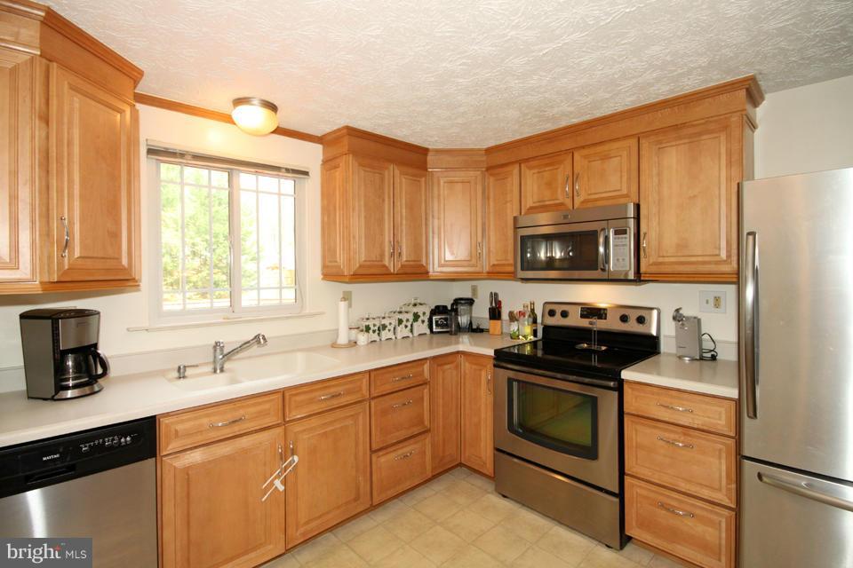 5815 Heming Avenue Springfield, VA 22151 - Photo 8 of 27 Kitchen