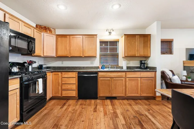 $625,000 | 228 Pomrankey Lane, Dover, ID 83825