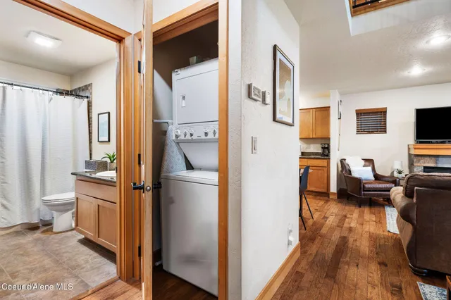 $625,000 | 228 Pomrankey Lane, Dover, ID 83825