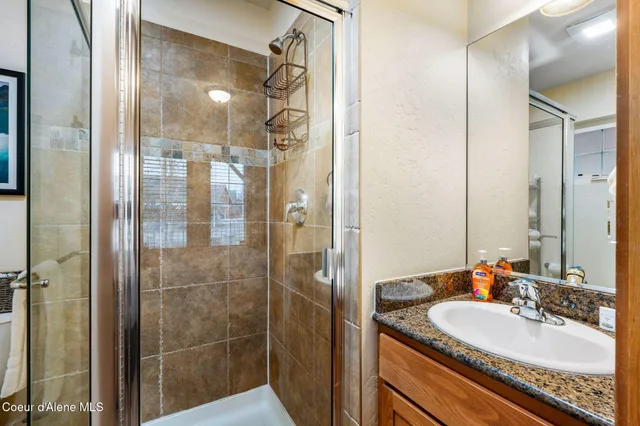 $625,000 | 228 Pomrankey Lane, Dover, ID 83825