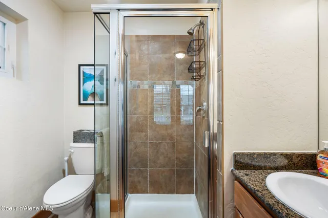 $625,000 | 228 Pomrankey Lane, Dover, ID 83825