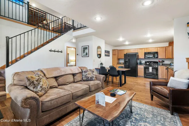 $625,000 | 228 Pomrankey Lane, Dover, ID 83825