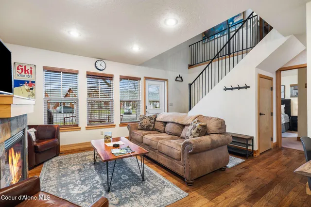 $625,000 | 228 Pomrankey Lane, Dover, ID 83825