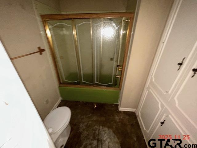 1092 An County Road Frankston, TX 75763 - Photo 15 of 16 a bathroom with a sink a mirror and a toilet