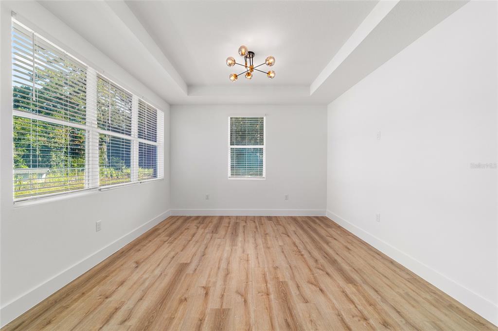 7 Oak Trail Ocala, FL 34472 - Photo 17 of 73 an empty room with a window