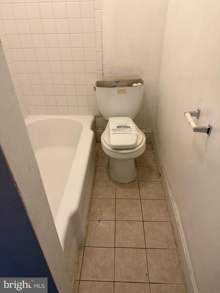 2464 Keyworth Avenue Baltimore, MD 21215 - Photo 14 of 36 a bathroom with a toilet and a bathtub