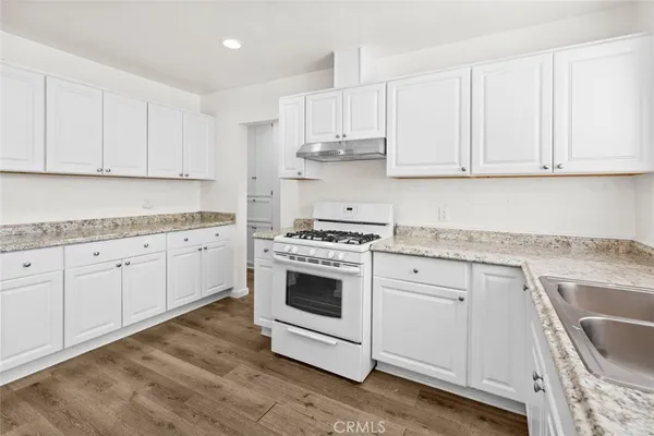 $2,700 | 676 West Glenoaks Boulevard, Unit C, Glendale, CA 91202
