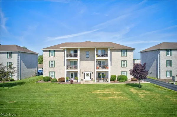 $133,900 | 7356 Eisenhower Drive, Unit 6, Youngstown, OH 44512