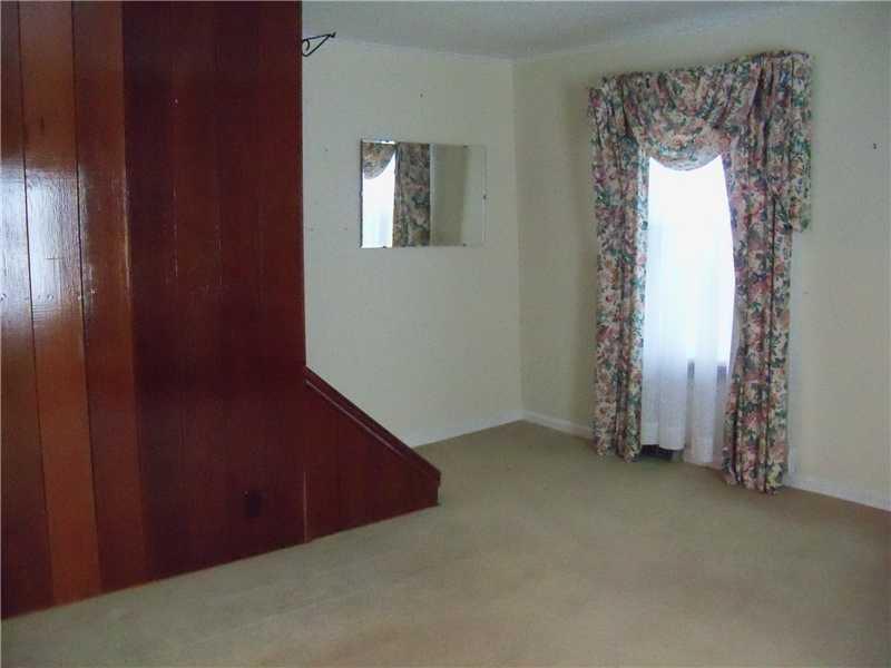 331 School Street McKees Rocks, PA 15136 - Photo 7 of 18 Living Room.