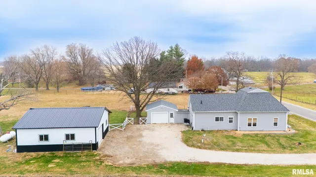 $169,900 | 15409 Glasford Canton Road, Glasford, IL 61533