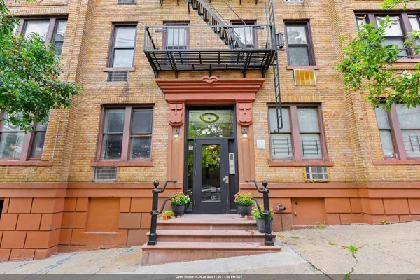 $2,000 | 108 Waldo Avenue, Unit 1D, Jersey City, NJ 07306