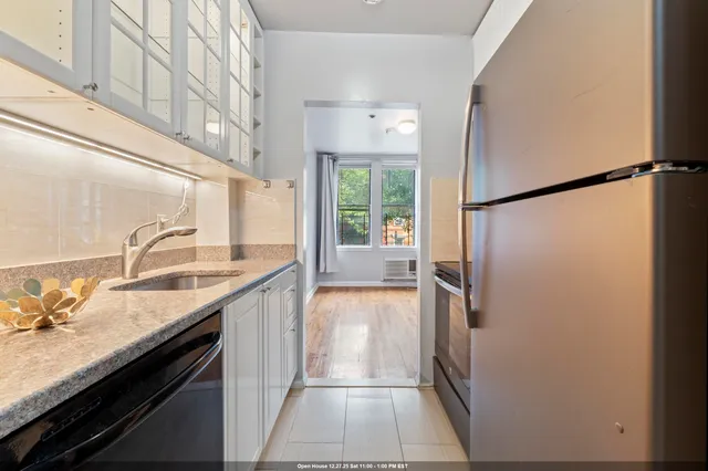 $2,200 | 108 Waldo Avenue, Unit 1D, Jersey City, NJ 07306