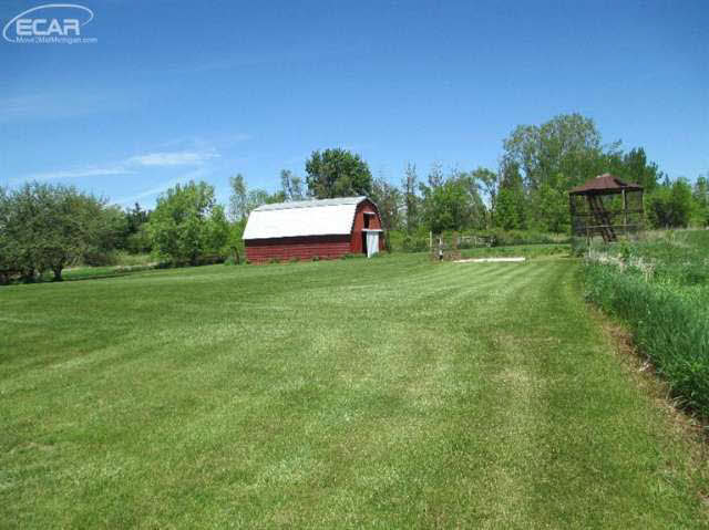 8318 Smith Road Gaines, MI 48436 - Photo 34 of 37 21126760-33.JPG