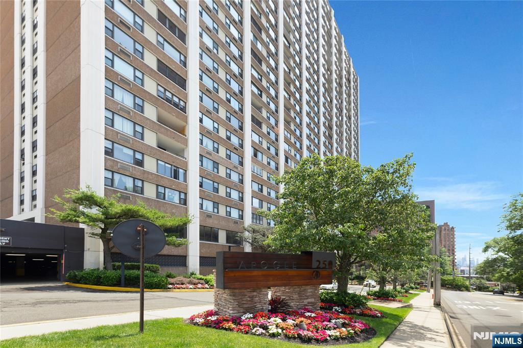 250 Gorge Road, Unit 21E Cliffside Park, NJ 07010 - Photo 27 of 50