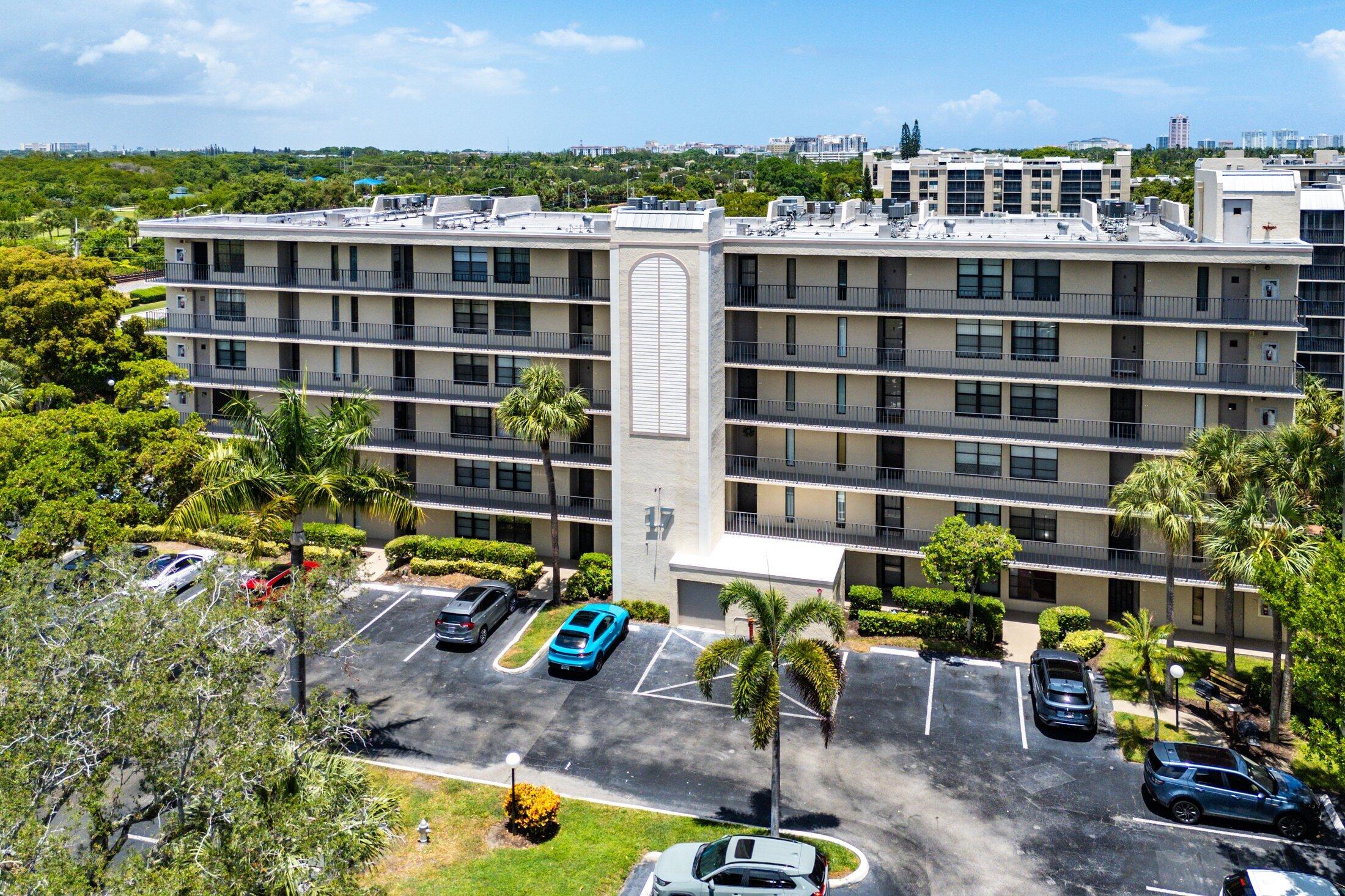 17 Royal Palm Way, Unit 504 Boca Raton, FL 33432 - Photo 30 of 44 a view of a chairs and table in a patio