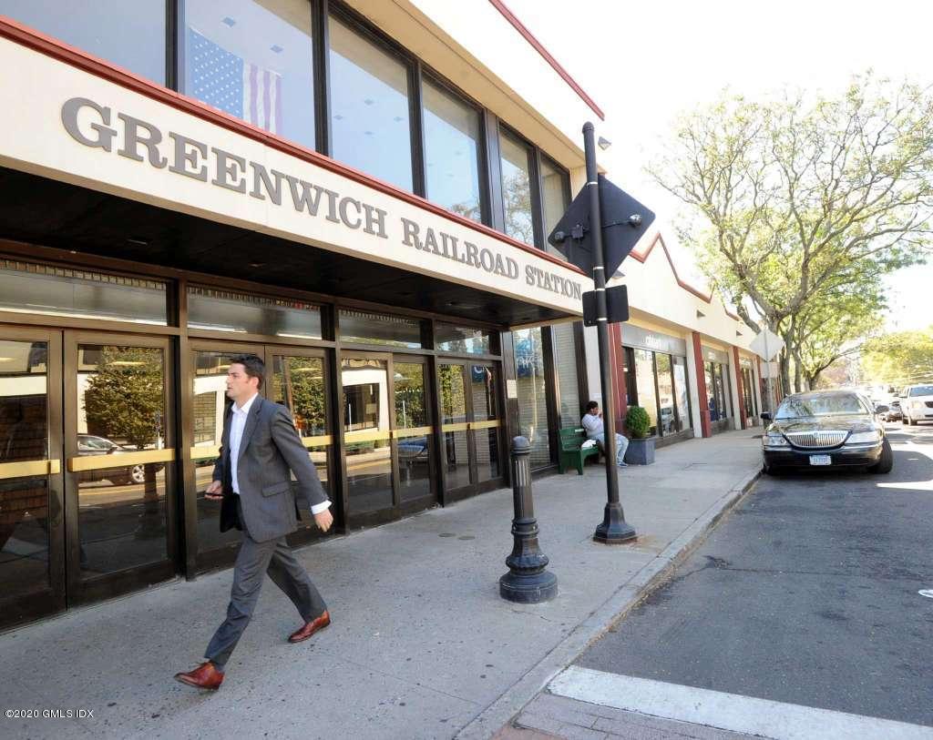 16 Old Track Road, Unit PH 2 Greenwich, CT 06830 - Photo 19 of 23 a view of a building with sitting area