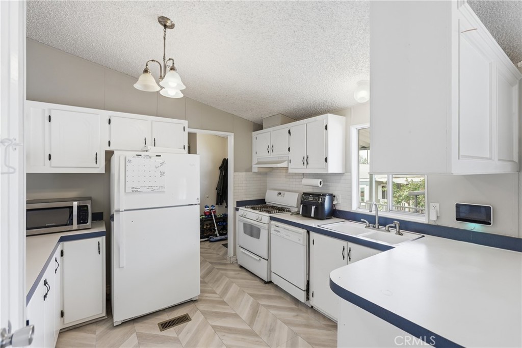 1855 East Riverside, Unit 390 Ontario, CA 91761 - Photo 8 of 25 Gallery Image 8