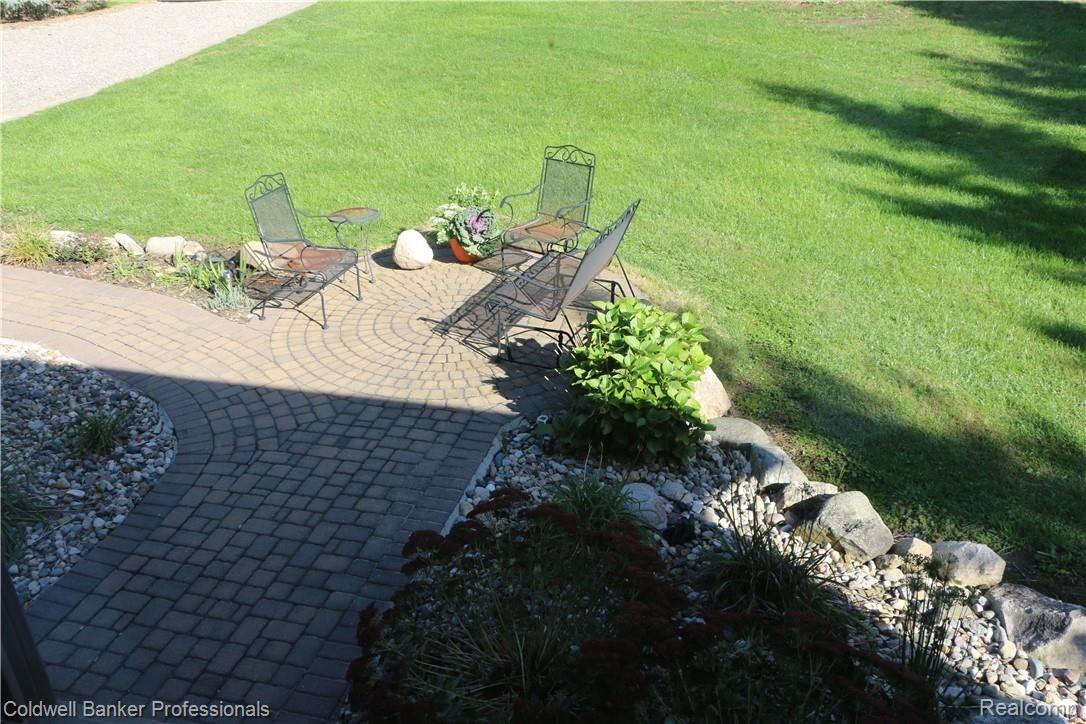 1114 South Kern Road Fowlerville, MI 48836 - Photo 7 of 56 Come and sit a spell.