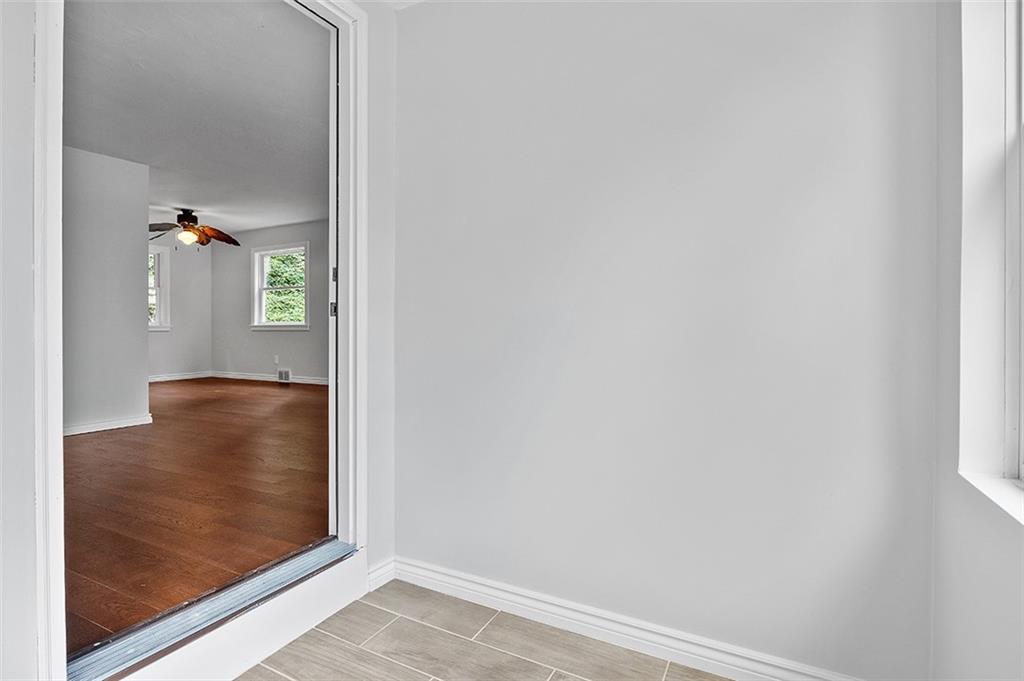 129 Buckhill Road Pittsburgh, PA 15237 - Photo 3 of 25 Gallery Image 3