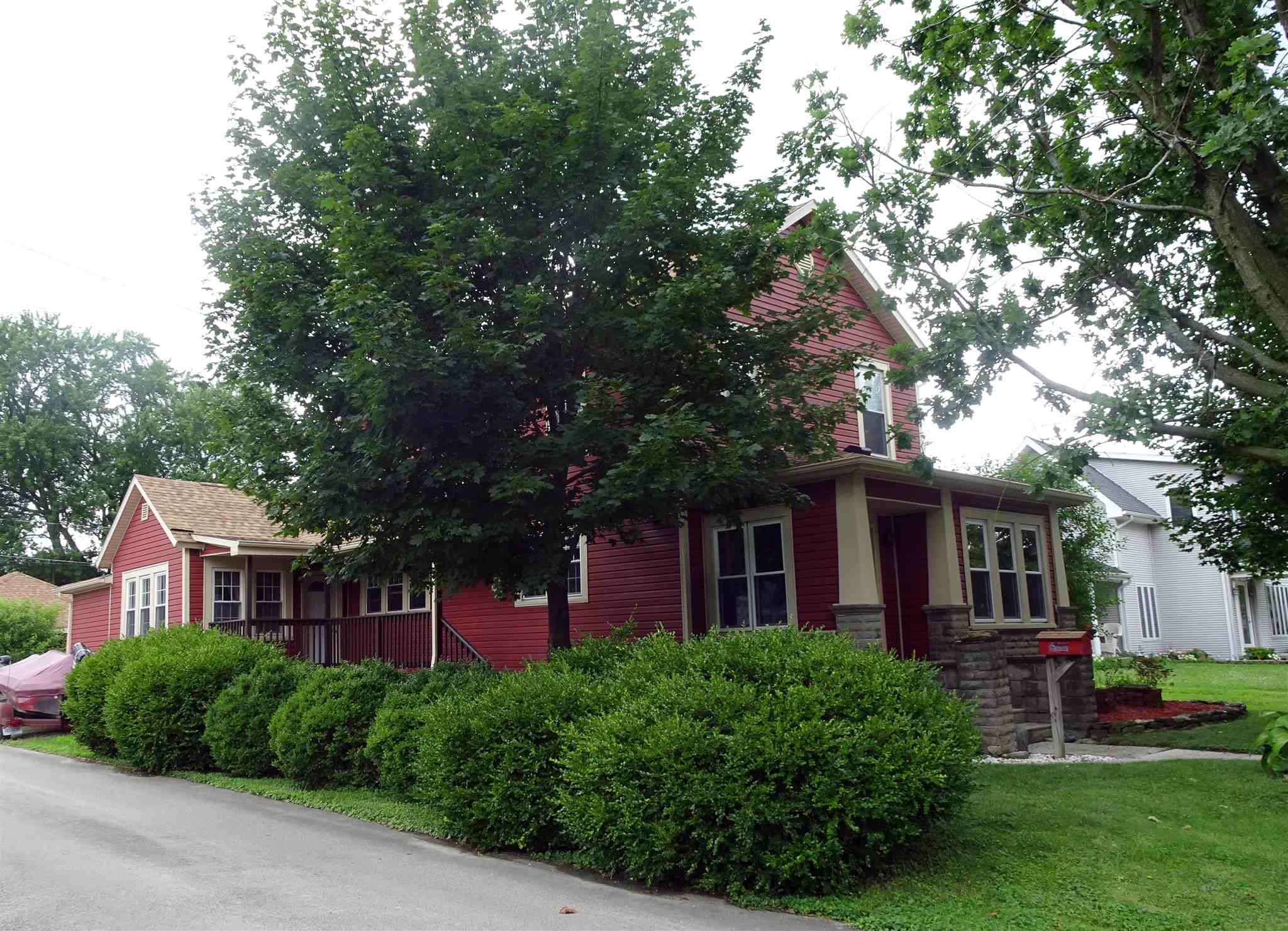 419 North 3rd Street Decatur, IN 46733 - Photo 3 of 36