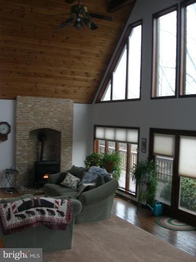 5248 Braddock Road Woodbine, MD 21797 - Photo 1 of 7 Living Room