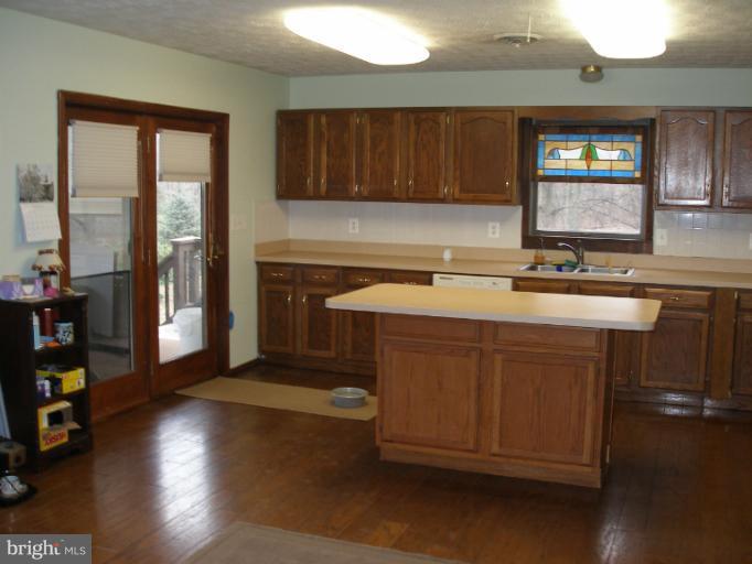 5248 Braddock Road Woodbine, MD 21797 - Photo 2 of 7 Kitchen
