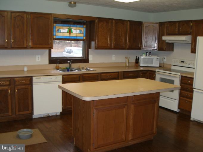 5248 Braddock Road Woodbine, MD 21797 - Photo 4 of 7 Kitchen